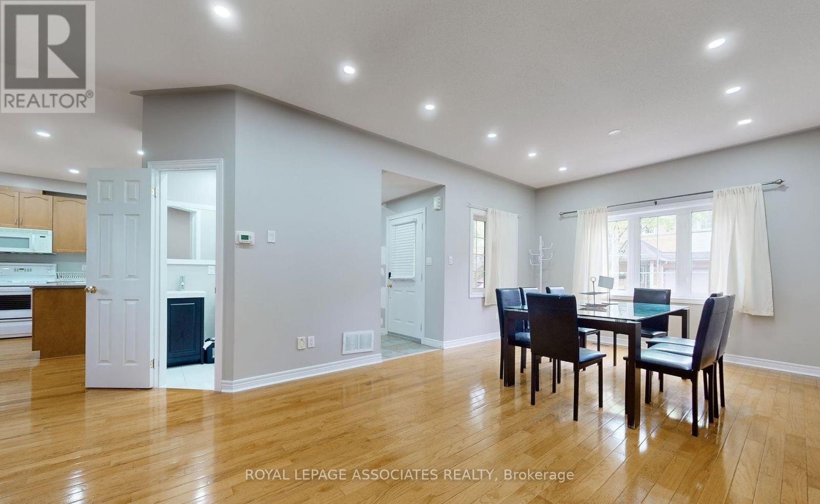 Photo 16 of 25 100 Beddoe Drive, Hamilton ON