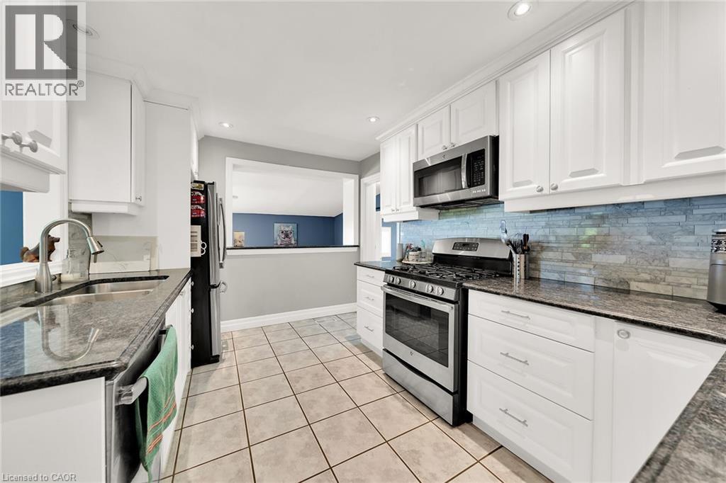 Photo 2 of 226 Carluke Road E, Ancaster ON