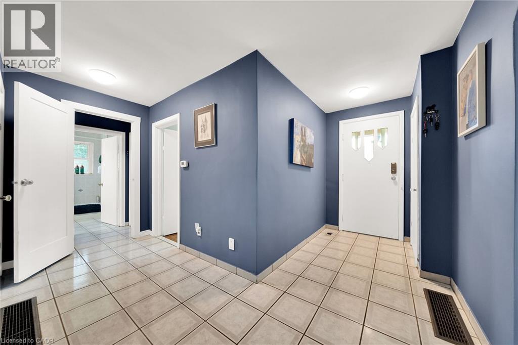 Photo 25 of 226 Carluke Road E, Ancaster ON