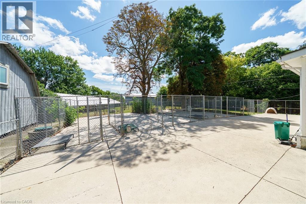 Photo 41 of 226 Carluke Road E, Ancaster ON