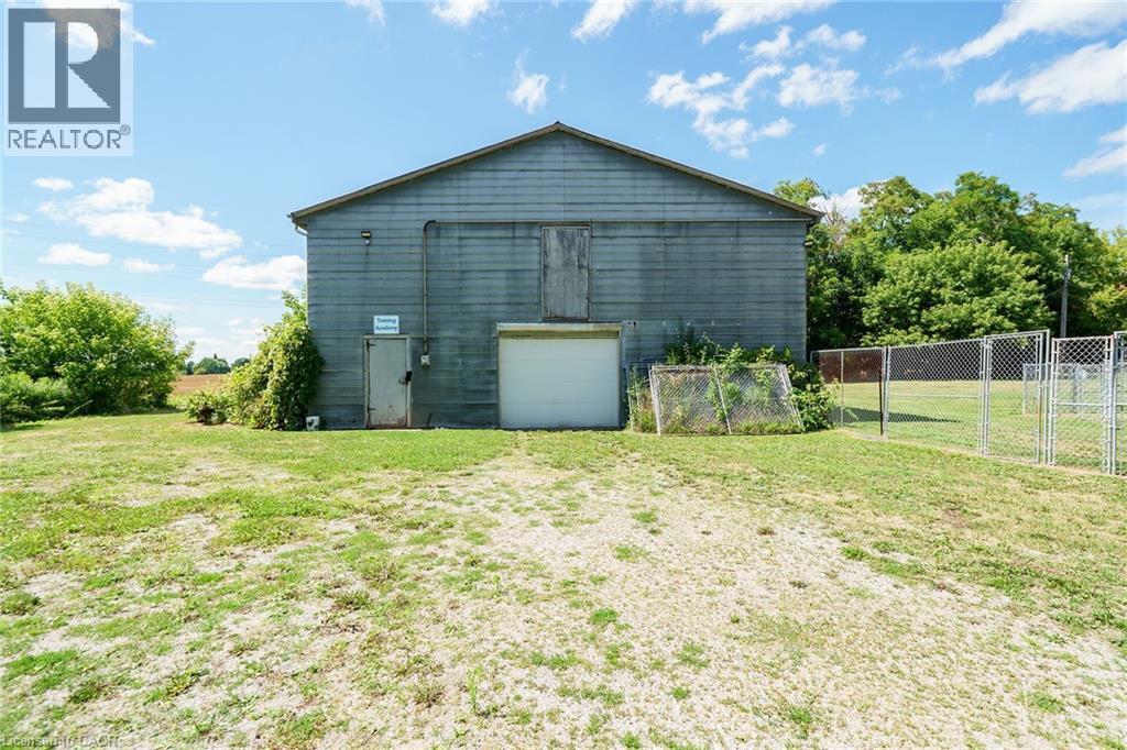 Photo 40 of 226 Carluke Road E, Ancaster ON