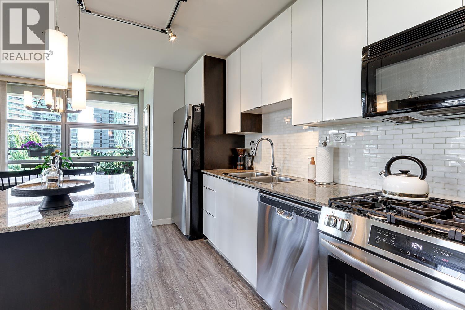 Photo 3 of 603 989 Beatty Street, Vancouver BC