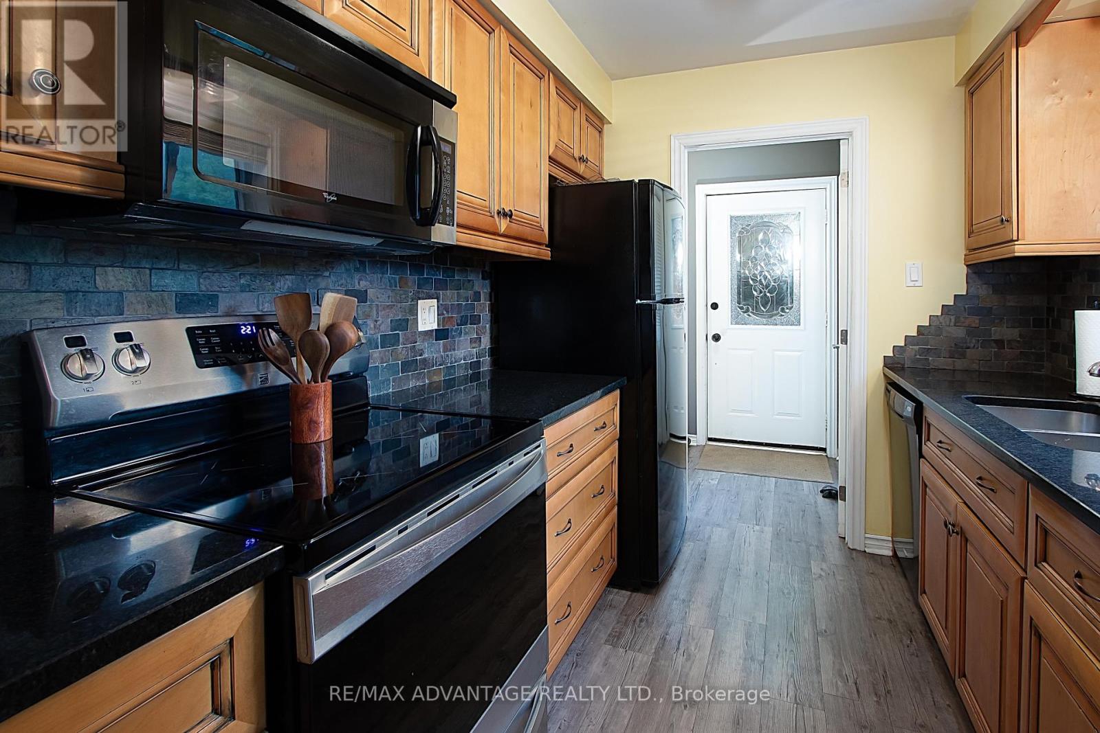 Photo 12 of 126 Olympic Crescent, London North ON