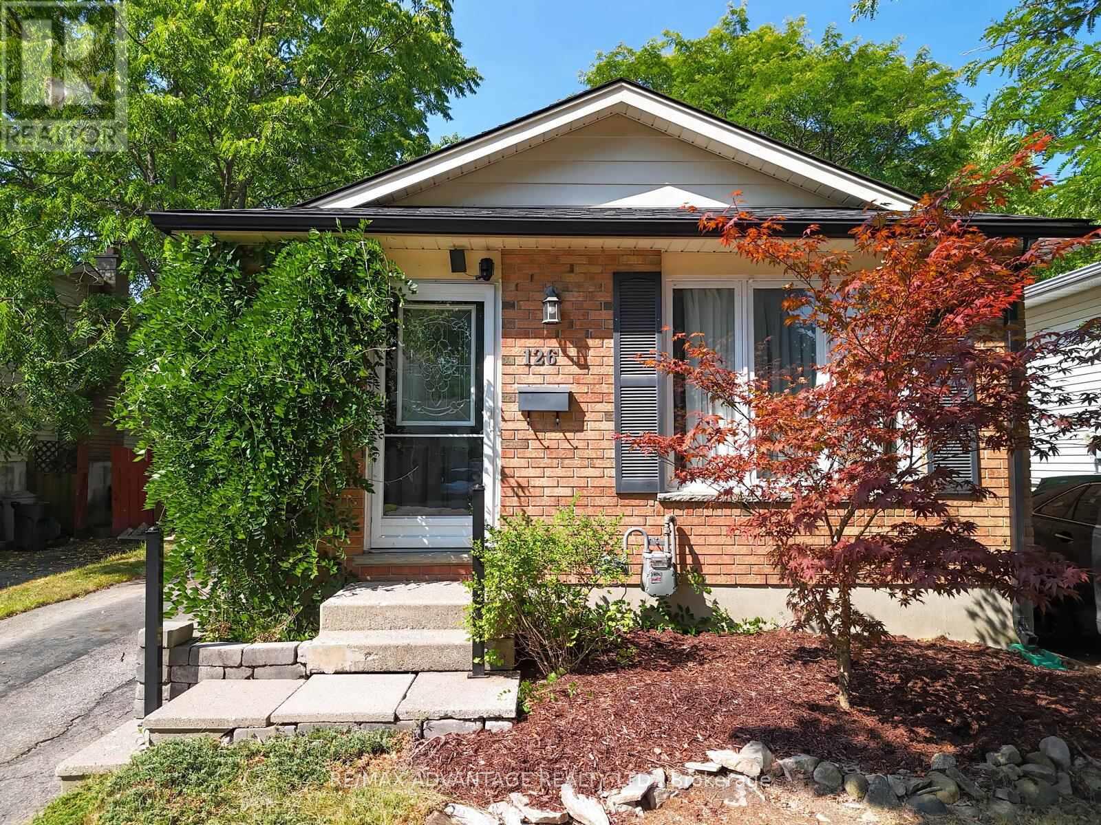 Photo 2 of 126 Olympic Crescent, London North ON