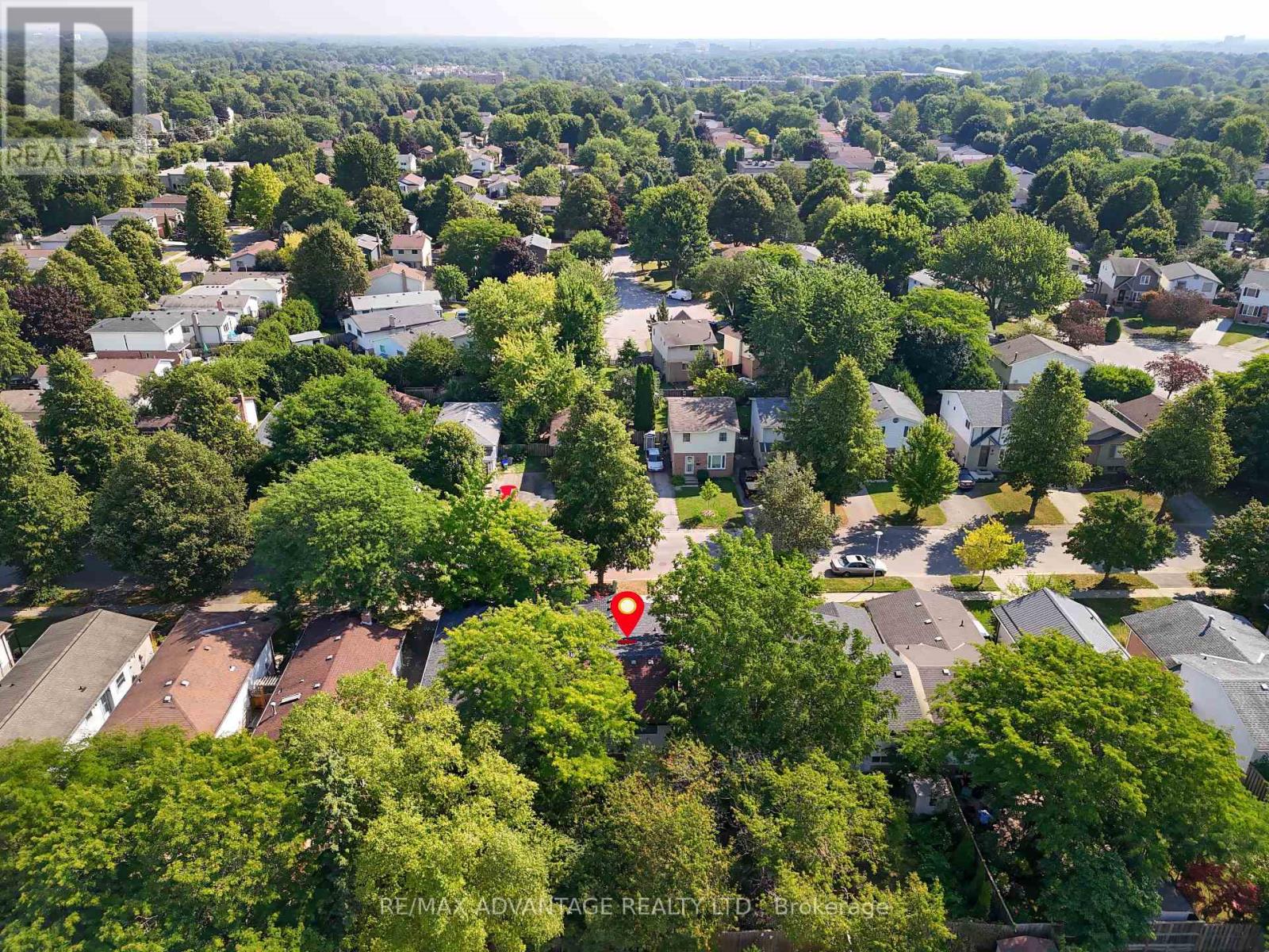 Photo 35 of 126 Olympic Crescent, London North ON