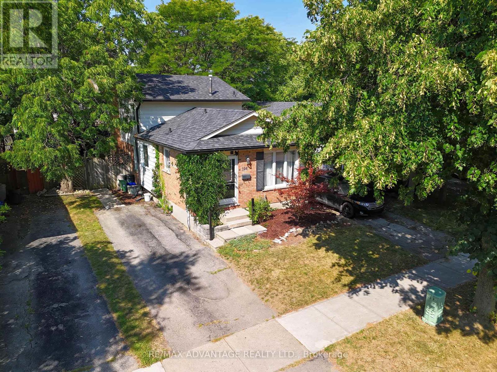 Photo 4 of 126 Olympic Crescent, London North ON