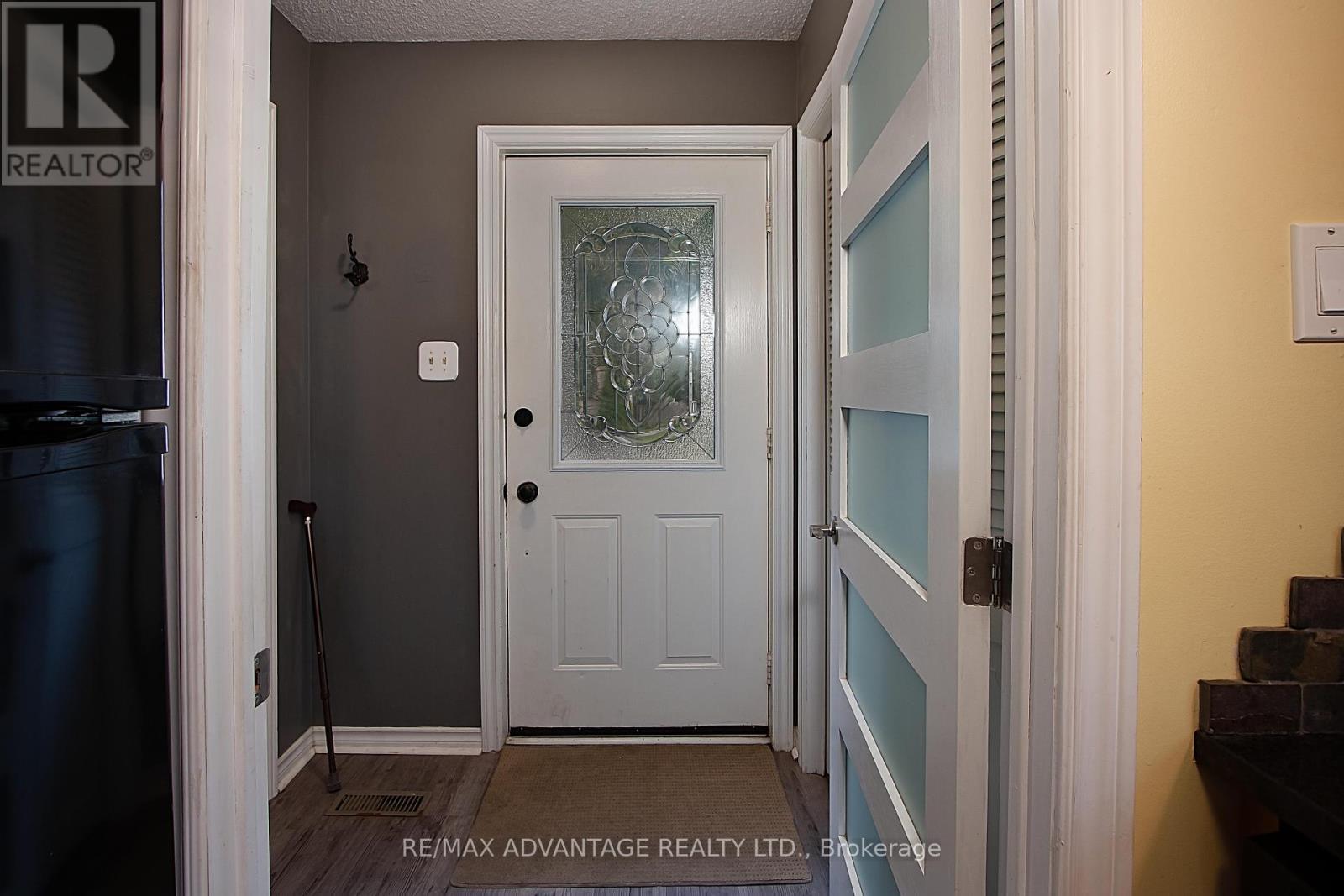 Photo 6 of 126 Olympic Crescent, London North ON