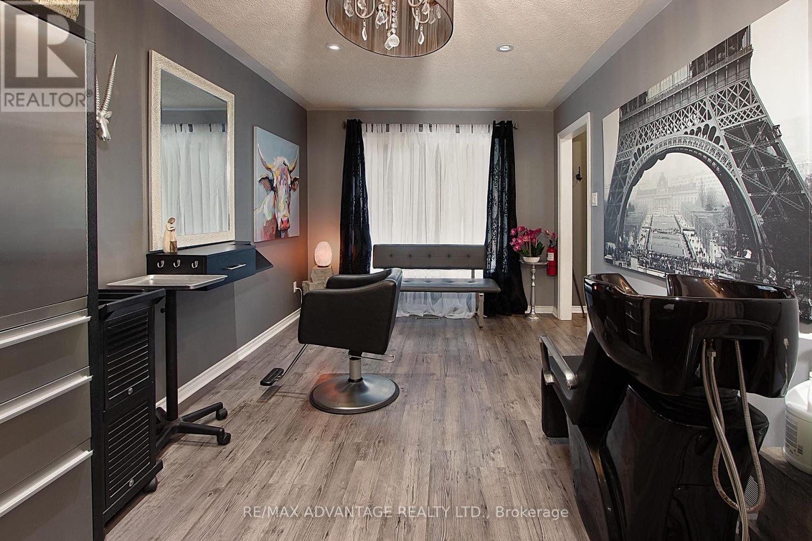 Photo 8 of 126 Olympic Crescent, London North ON