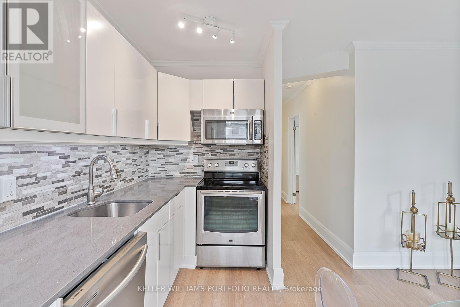 Photo 14 of 402 114 Vaughan Road, Toronto ON