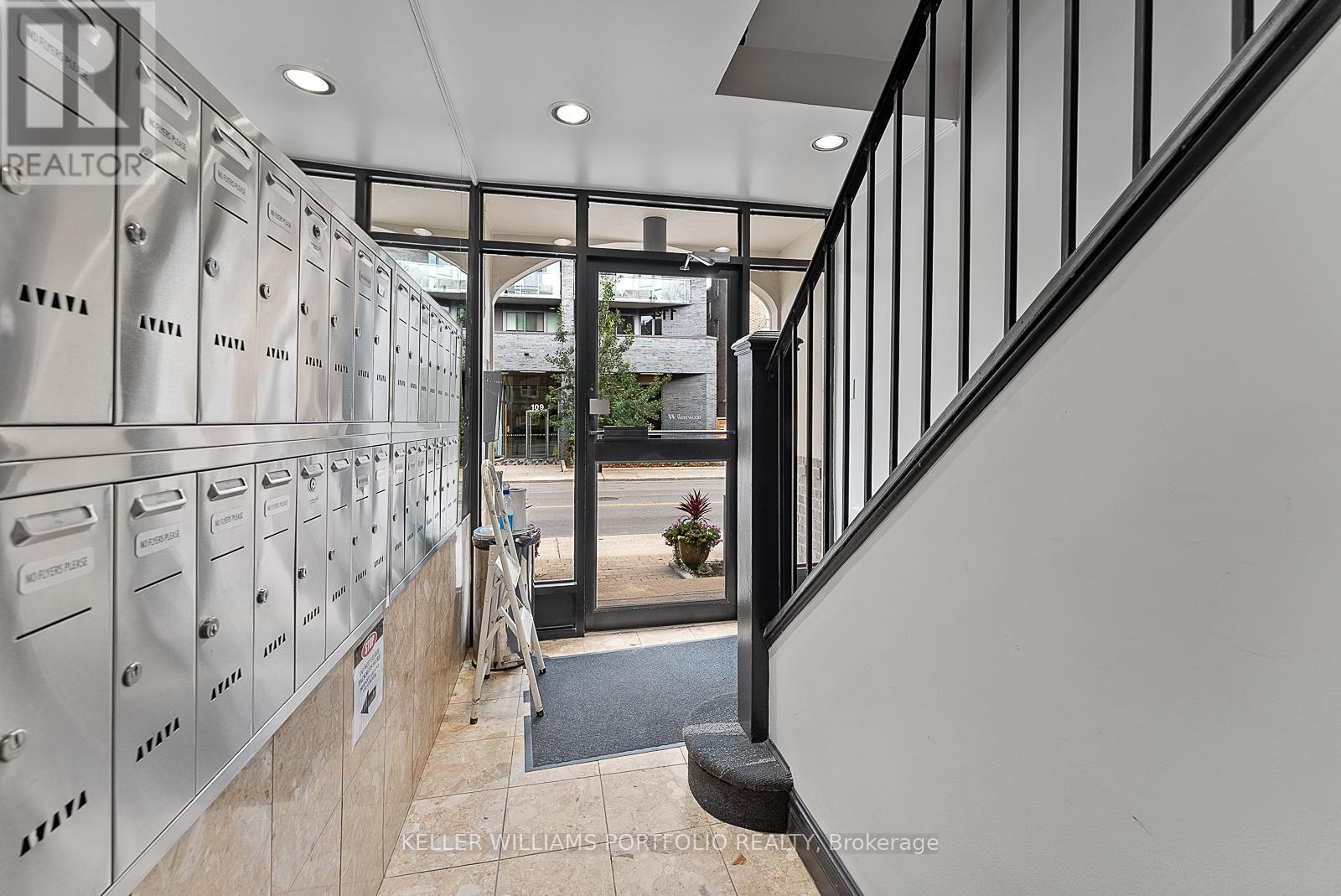Photo 23 of 402 114 Vaughan Road, Toronto ON