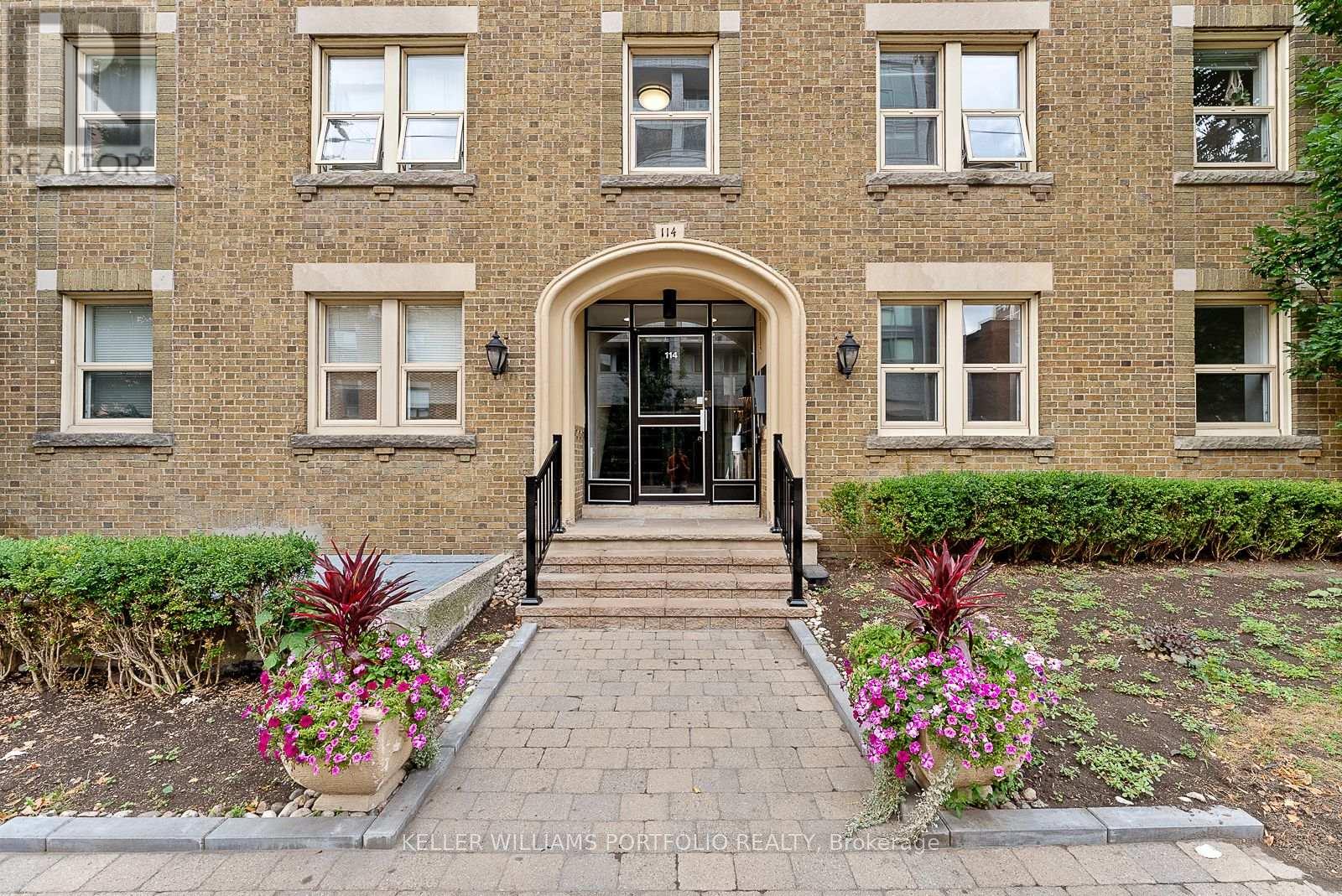 Photo 3 of 402 114 Vaughan Road, Toronto ON