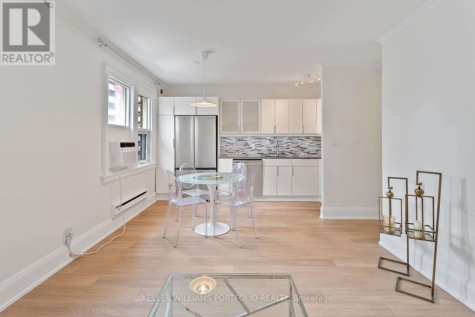 Photo 6 of 402 114 Vaughan Road, Toronto ON
