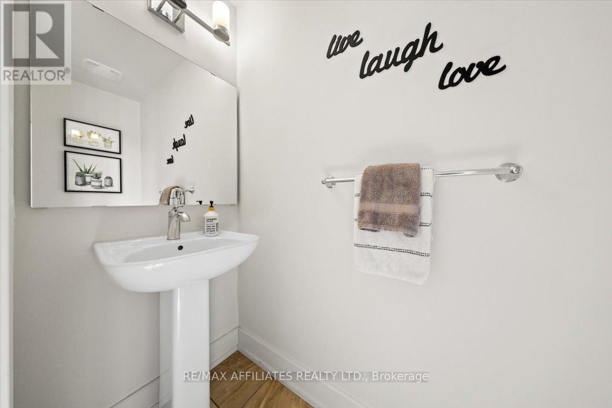 Photo 3 of 3 23 Bergeron Private, Ottawa ON