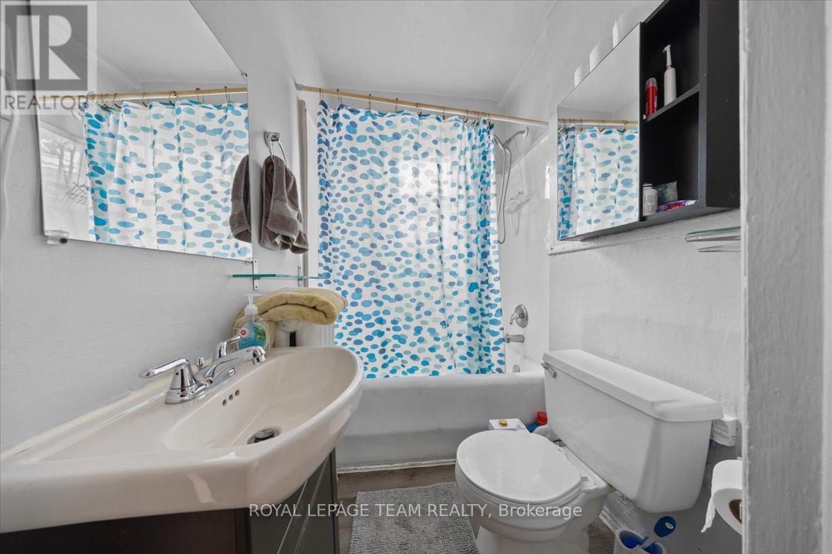 Photo 5 of 479 Cooper Street, Ottawa ON