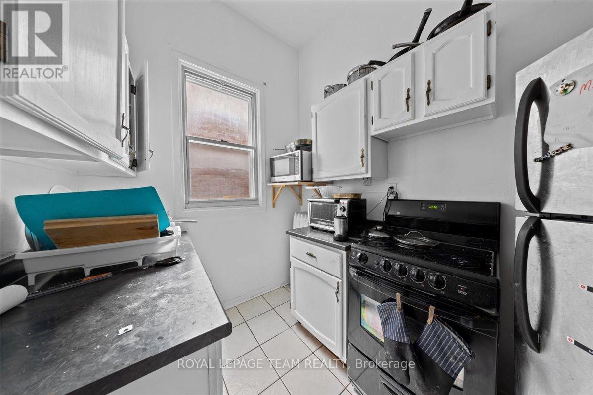 Photo 4 of 479 Cooper Street, Ottawa ON