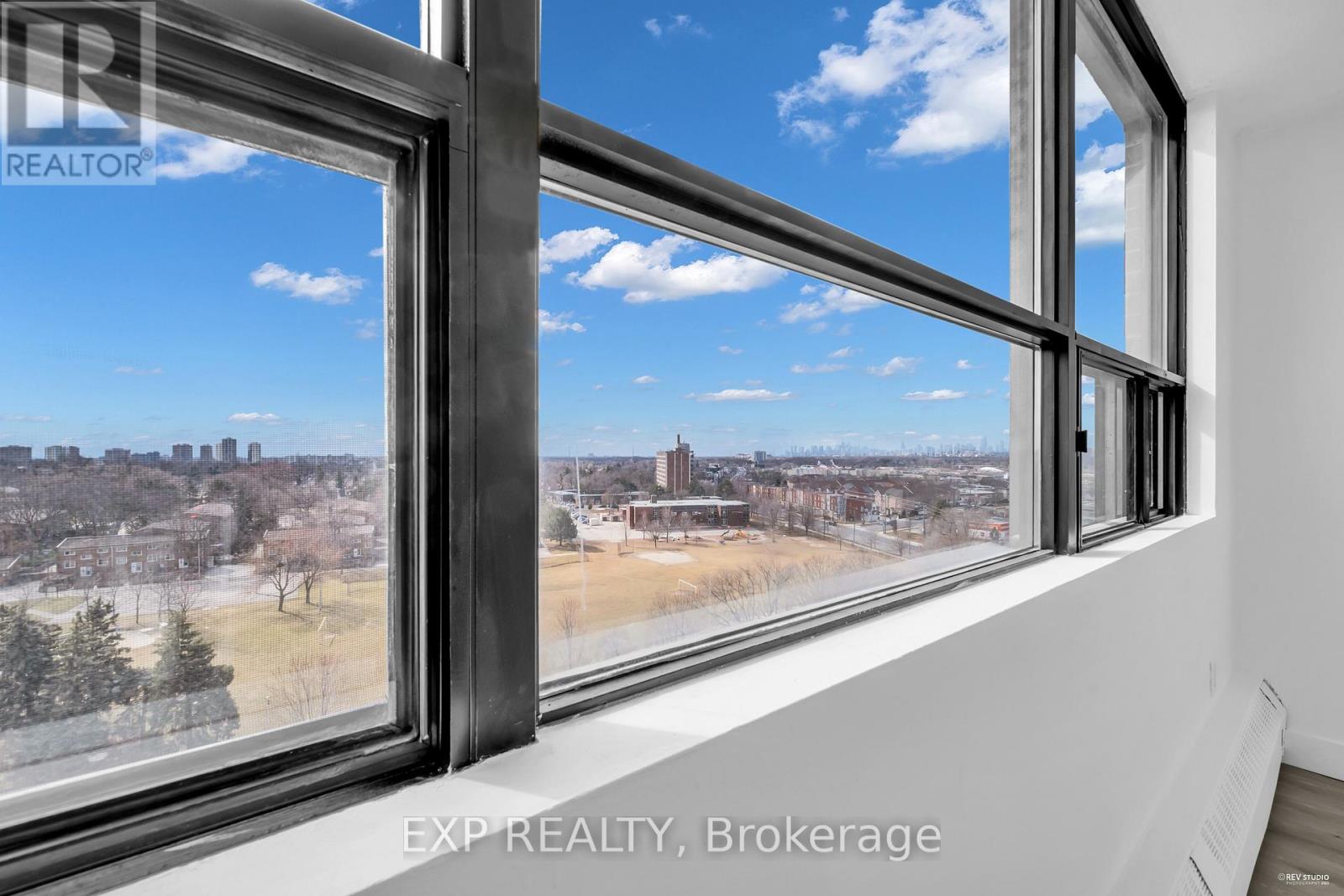 Photo 7 of 907 45 Sunrise Avenue, Toronto ON