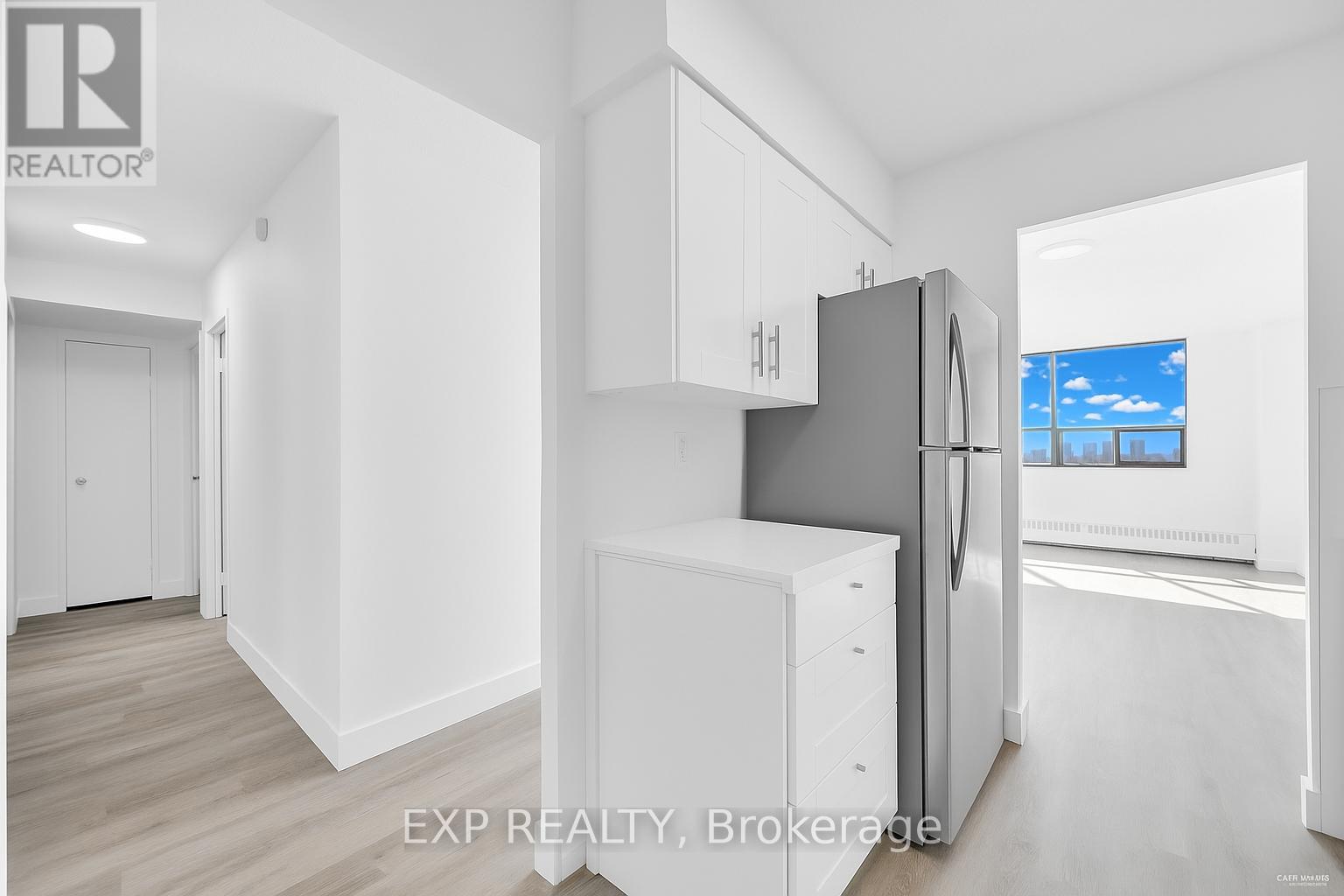 Photo 5 of 907 45 Sunrise Avenue, Toronto ON