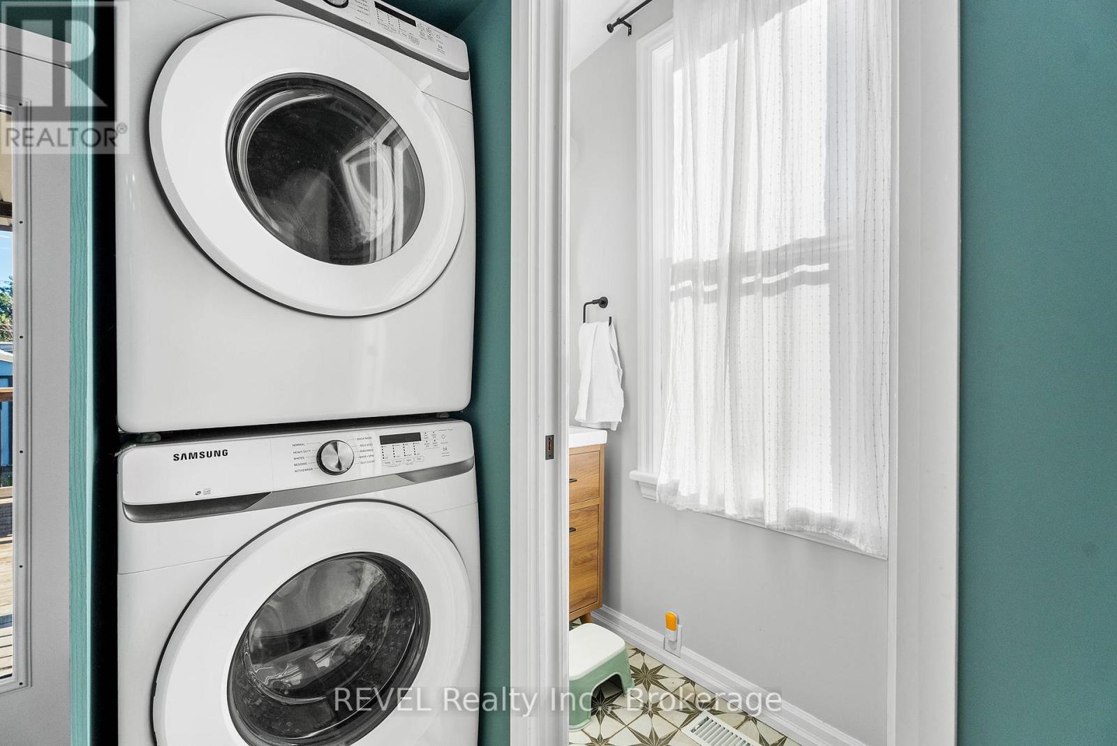 Photo 10 of 206 Bell Street, Port Colborne ON