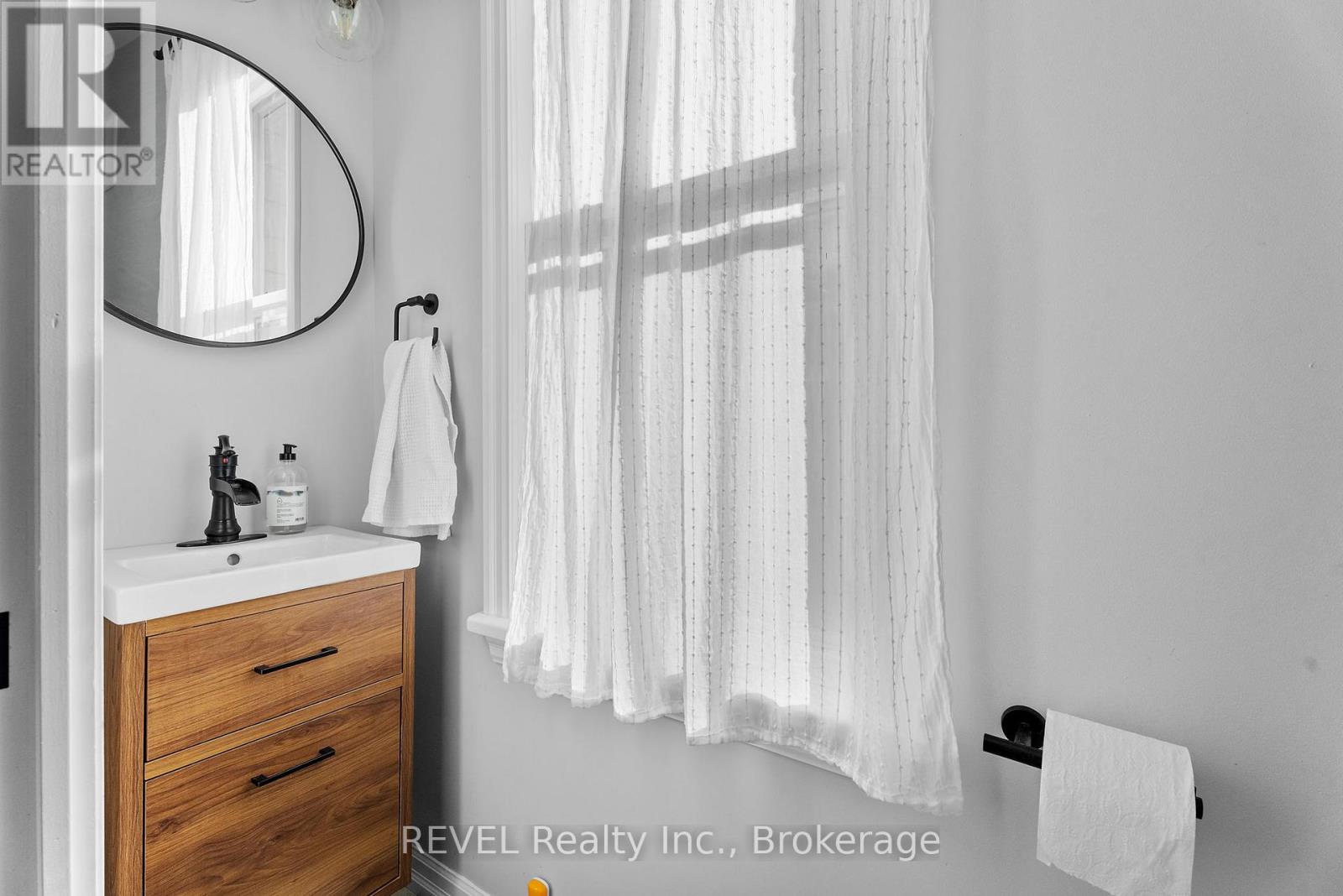 Photo 13 of 206 Bell Street, Port Colborne ON