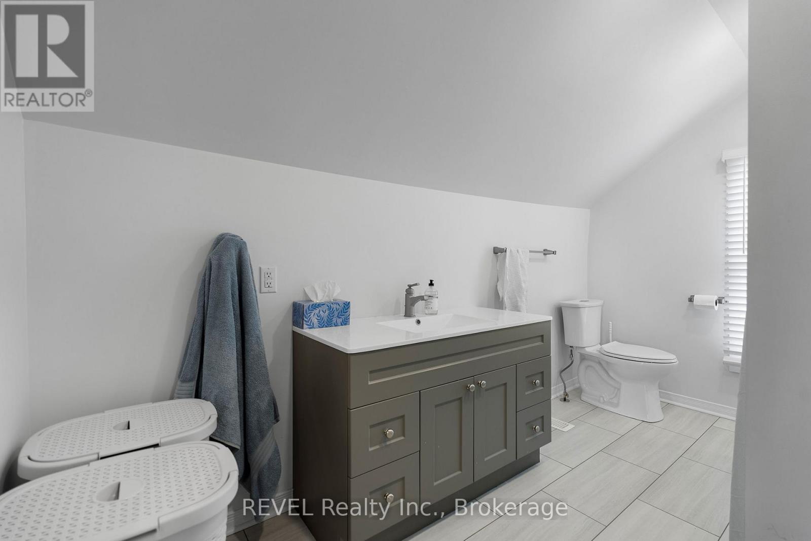 Photo 17 of 206 Bell Street, Port Colborne ON