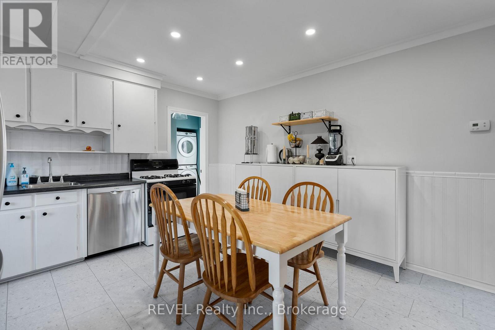 Photo 7 of 206 Bell Street, Port Colborne ON