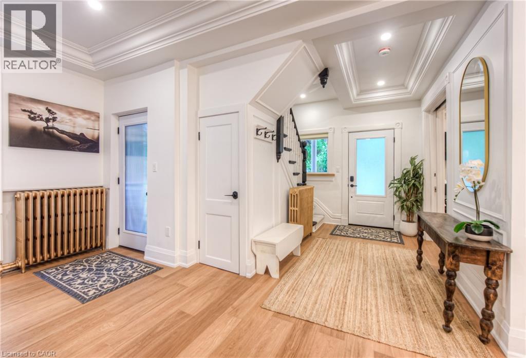 Photo 15 of 102 William Street W, Waterloo ON