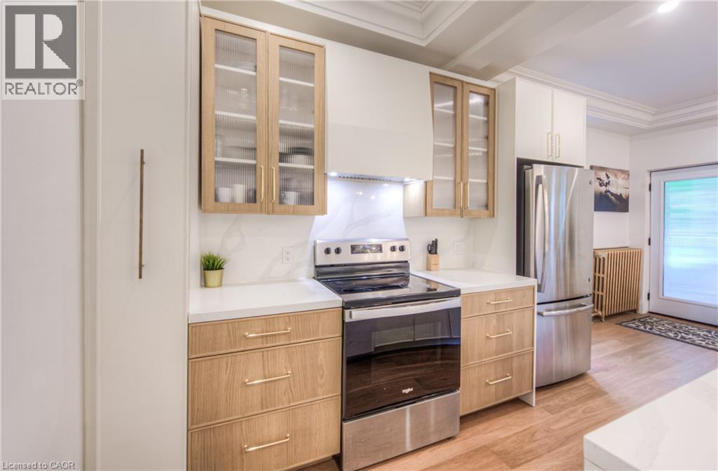 Photo 16 of 102 William Street W, Waterloo ON