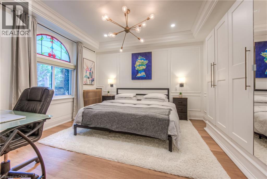 Photo 19 of 102 William Street W, Waterloo ON