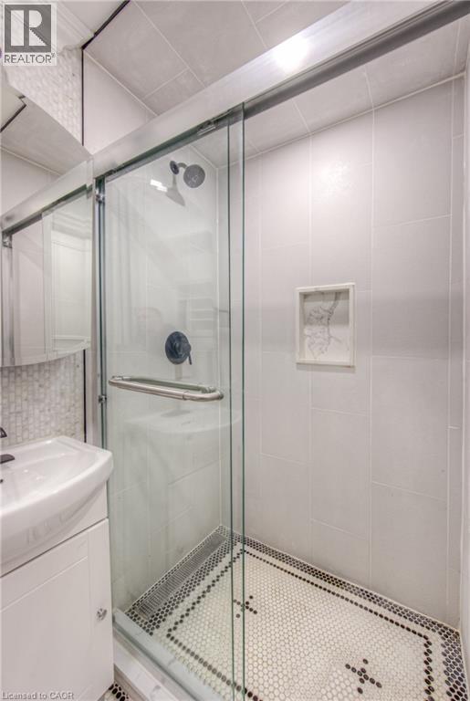 Photo 21 of 102 William Street W, Waterloo ON
