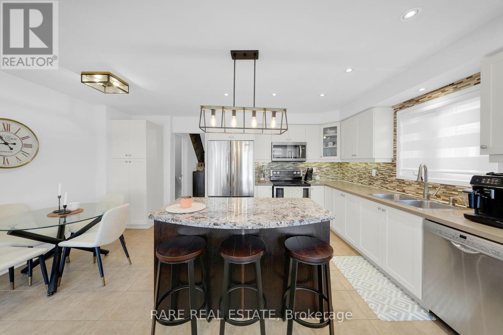 Photo 21 of 43 Acorn Lane, Bradford West Gwillimbury ON