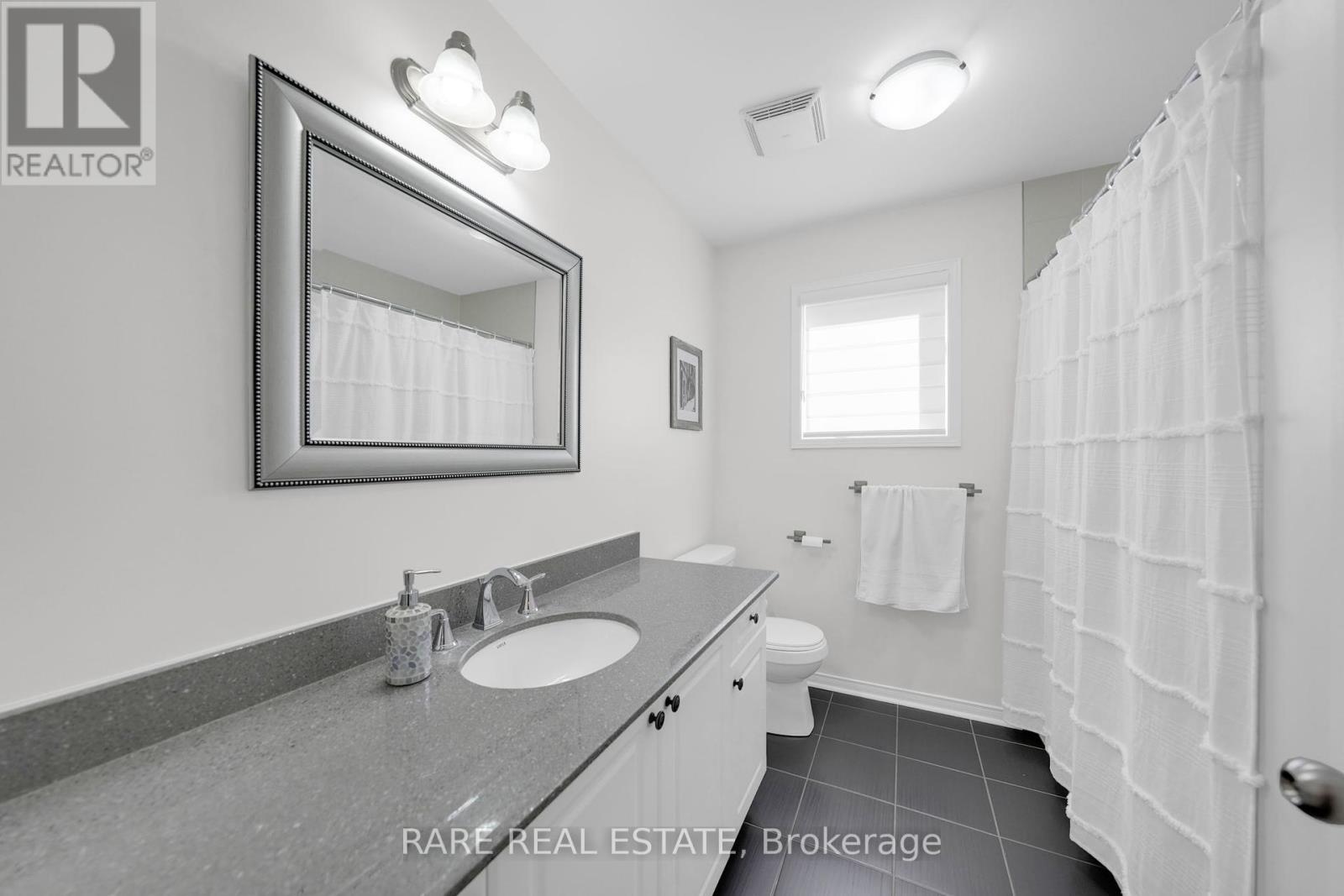 Photo 17 of 43 Acorn Lane, Bradford West Gwillimbury ON