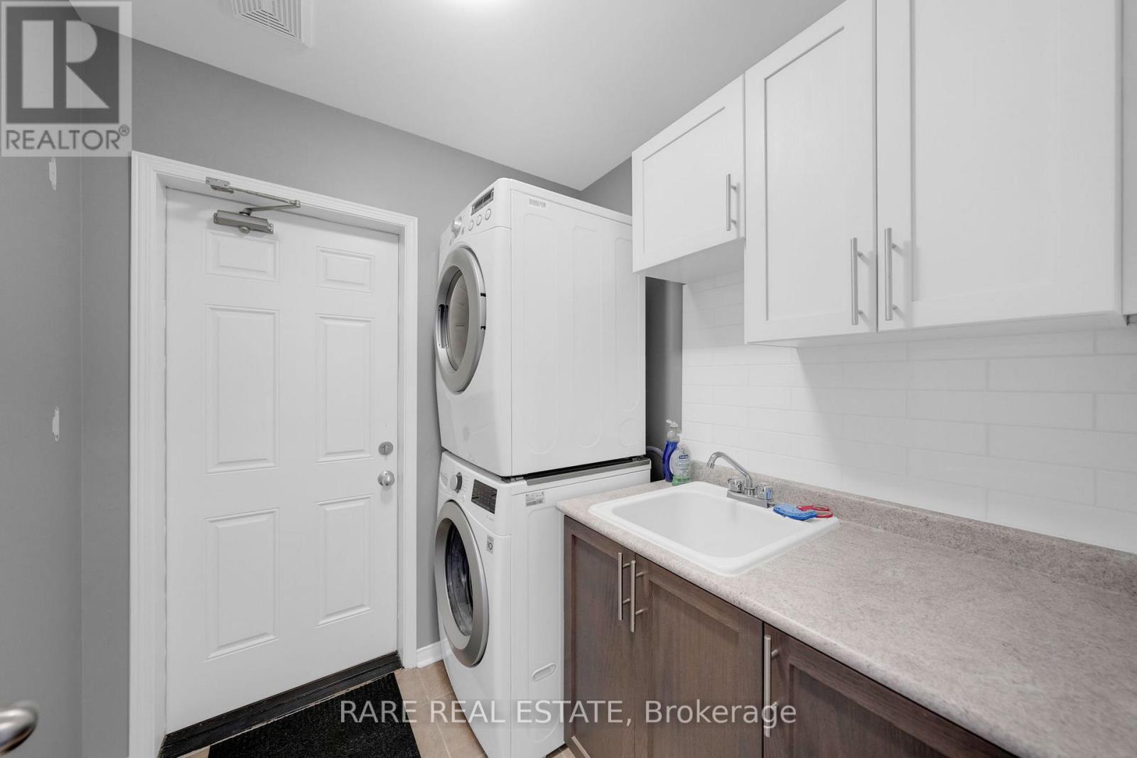 Photo 22 of 43 Acorn Lane, Bradford West Gwillimbury ON