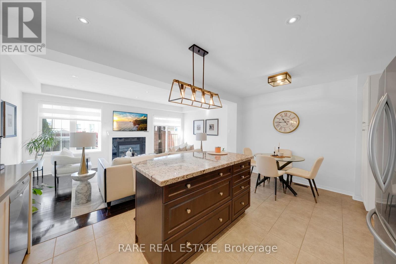 Photo 32 of 43 Acorn Lane, Bradford West Gwillimbury ON