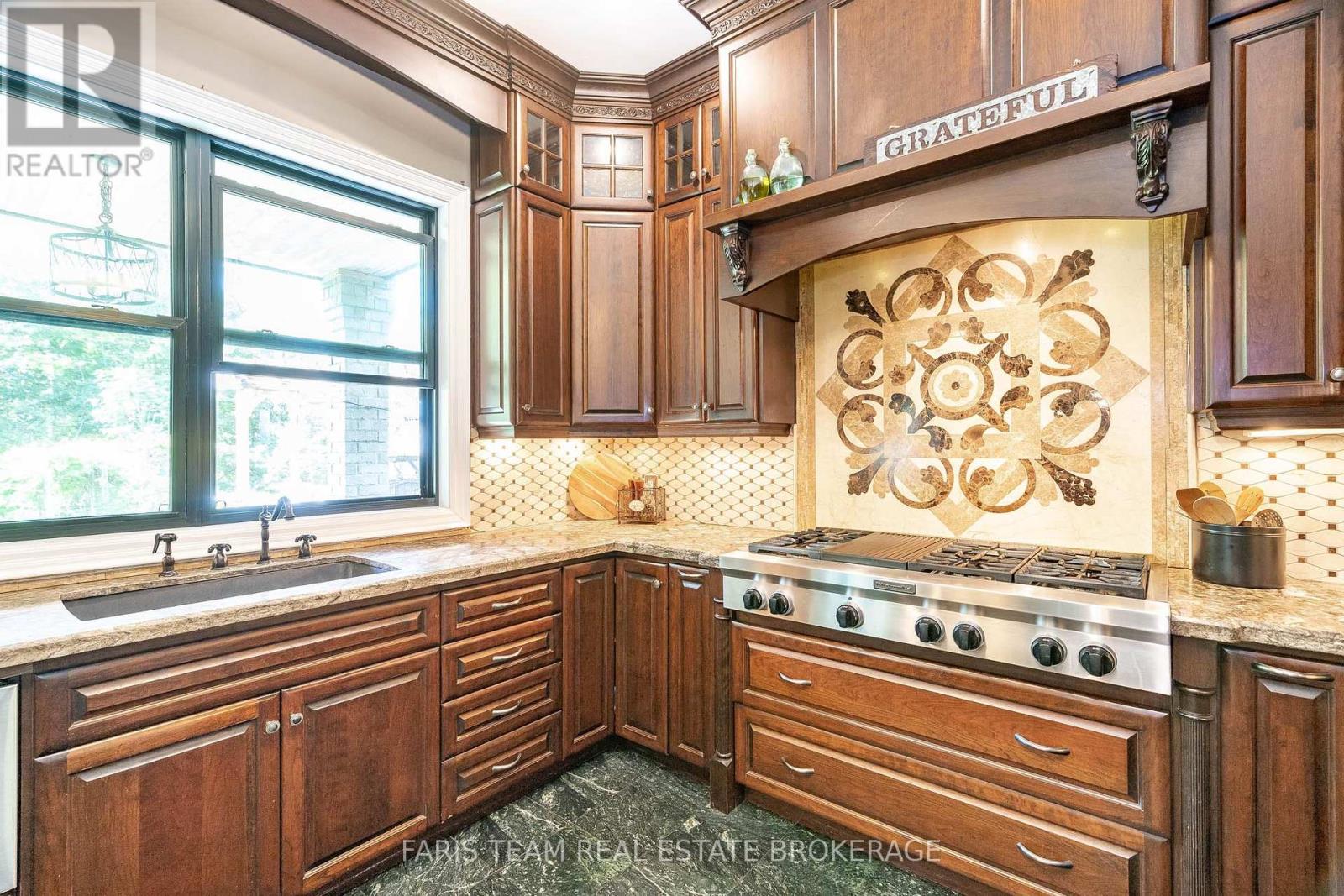 Photo 8 of 1826 Quantz Crescent, Innisfil ON