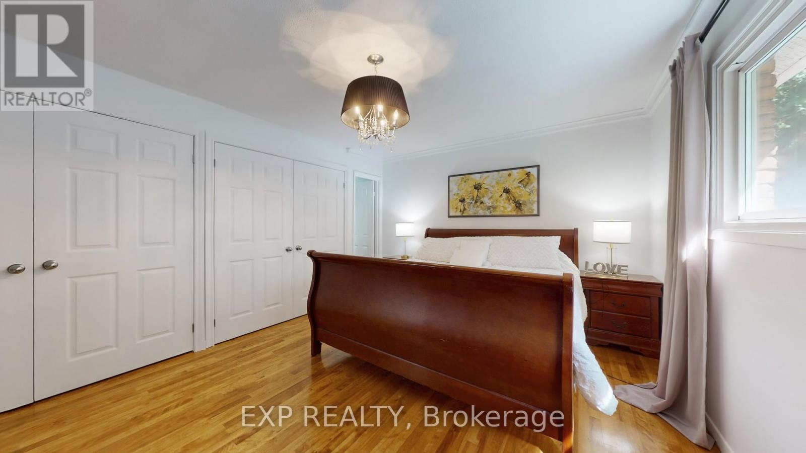 Photo 13 of 65 Lowe Boulevard, Newmarket ON
