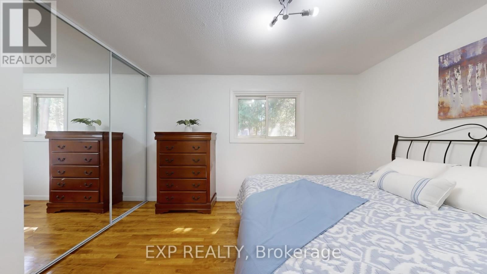Photo 19 of 65 Lowe Boulevard, Newmarket ON