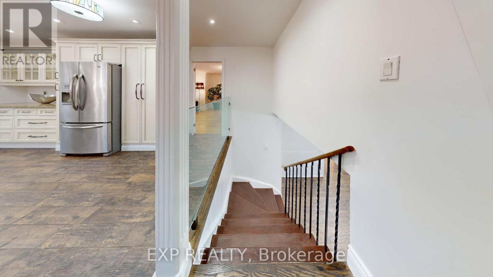 Photo 21 of 65 Lowe Boulevard, Newmarket ON