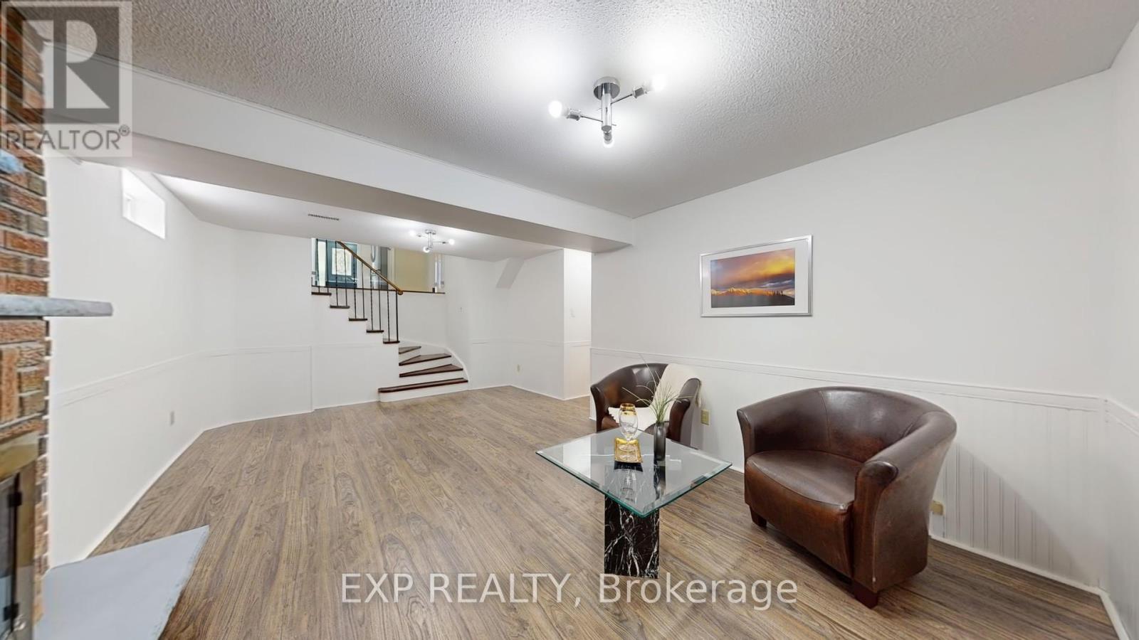 Photo 22 of 65 Lowe Boulevard, Newmarket ON