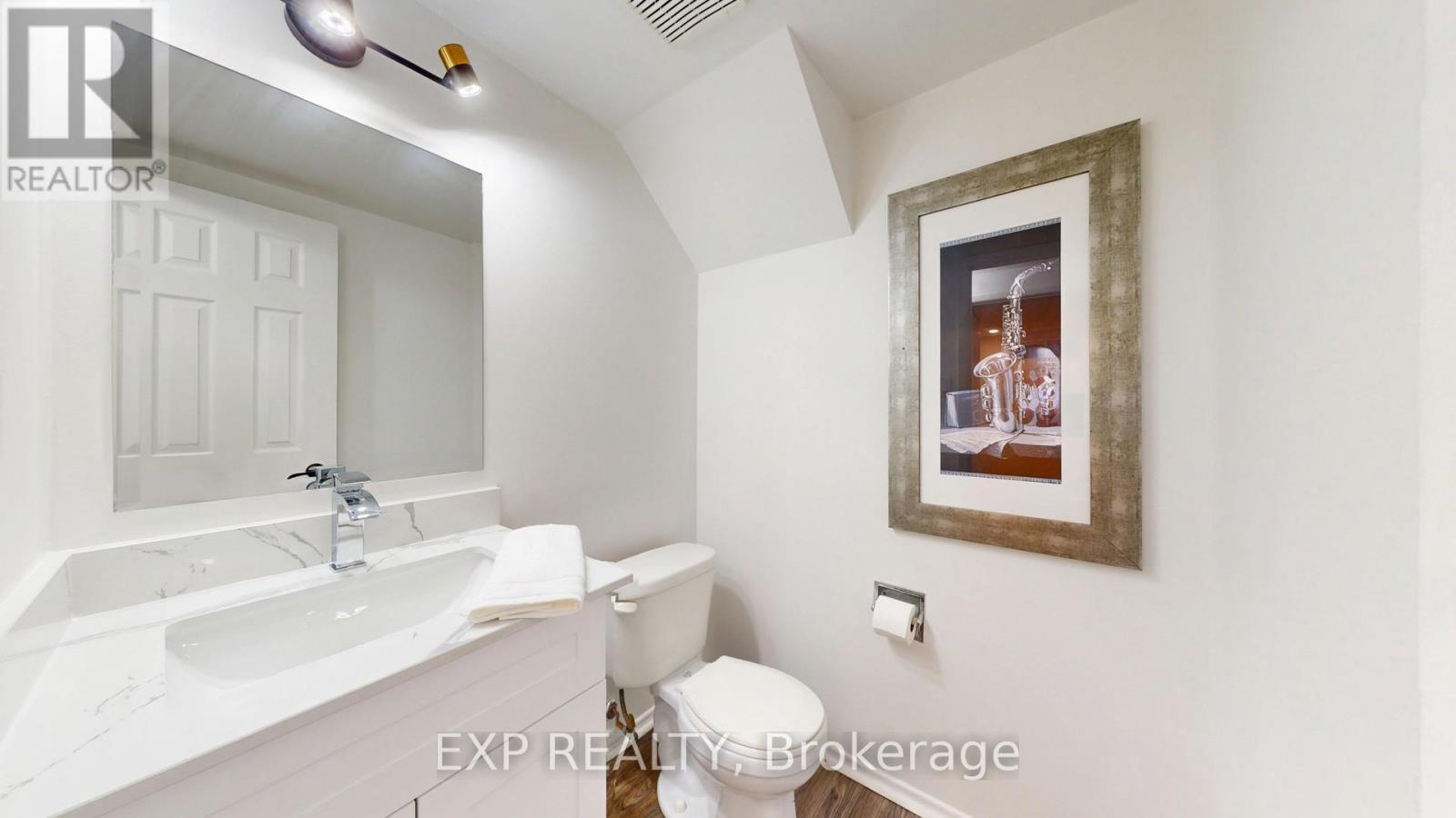 Photo 27 of 65 Lowe Boulevard, Newmarket ON