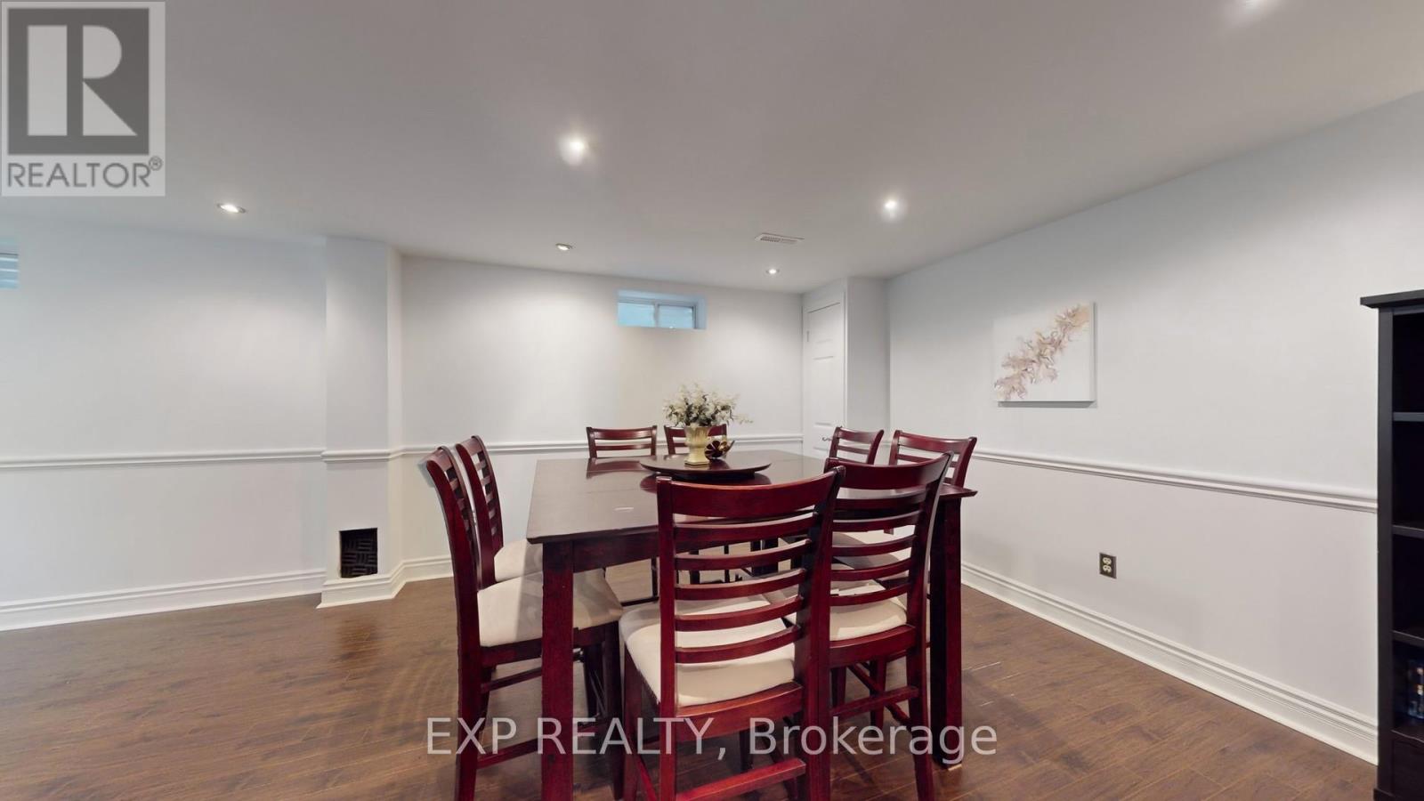 Photo 32 of 65 Lowe Boulevard, Newmarket ON