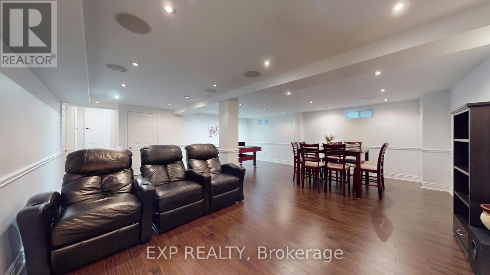 Photo 33 of 65 Lowe Boulevard, Newmarket ON