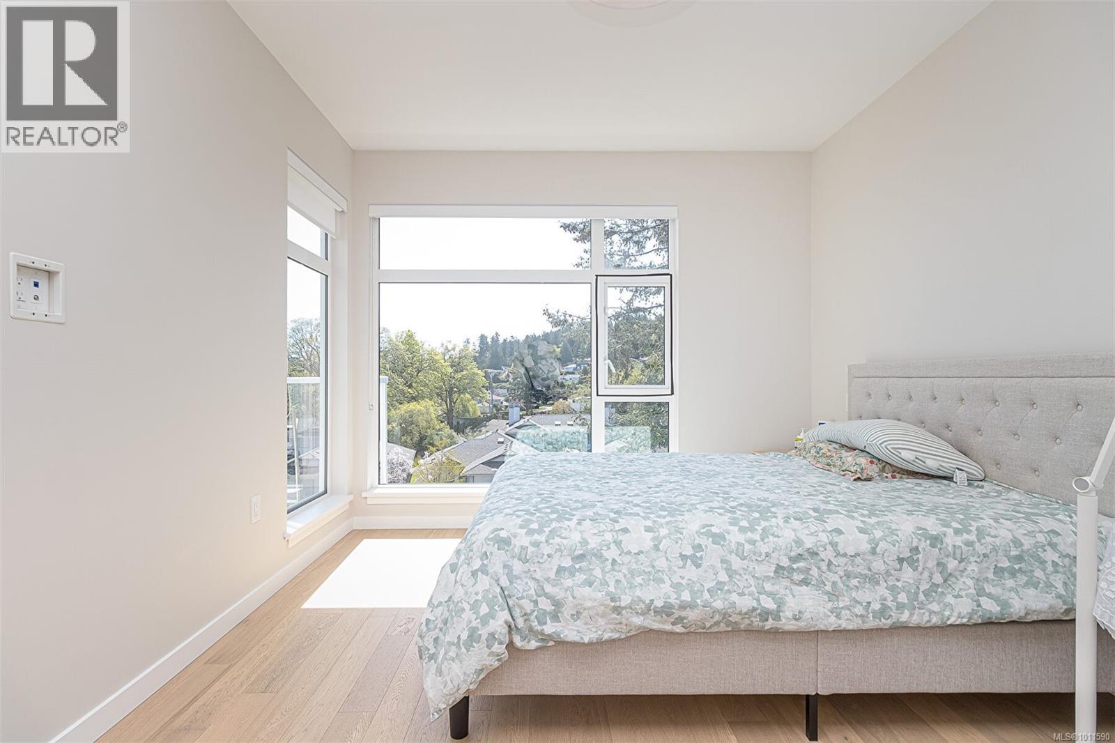 Photo 17 of 406 5118 Cordova Bay Rd, Saanich BC