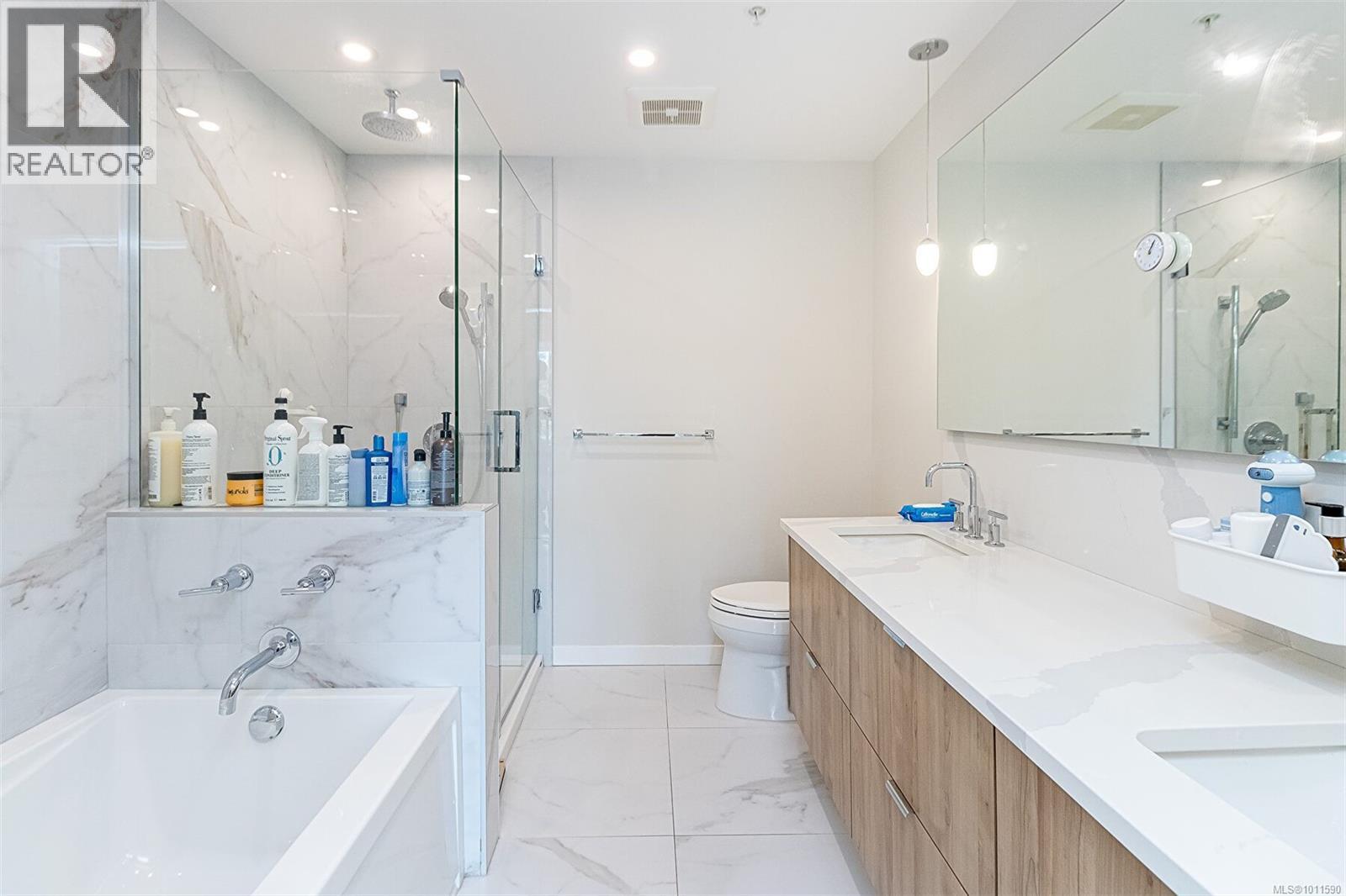Photo 16 of 406 5118 Cordova Bay Rd, Saanich BC