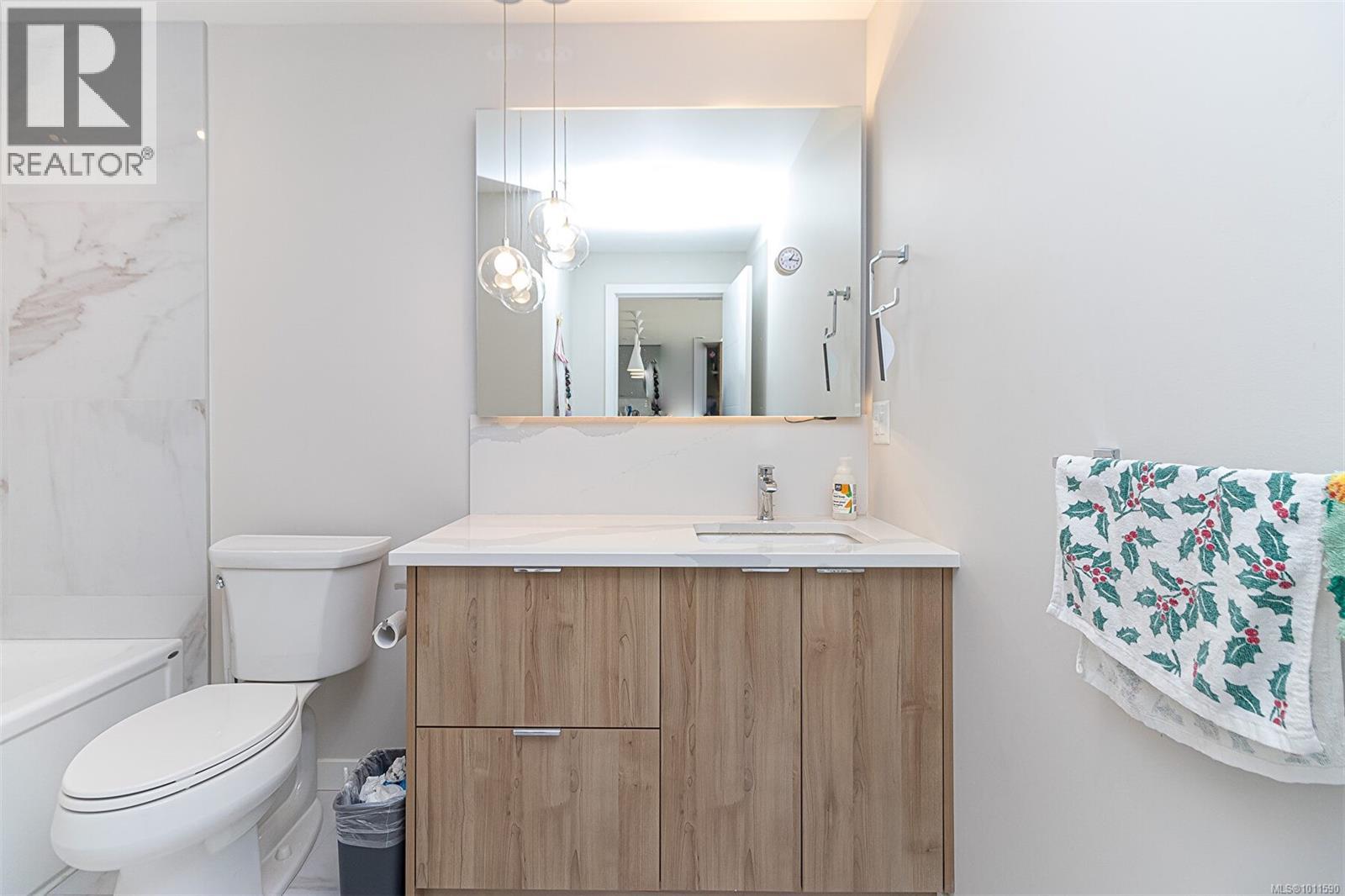 Photo 9 of 406 5118 Cordova Bay Rd, Saanich BC