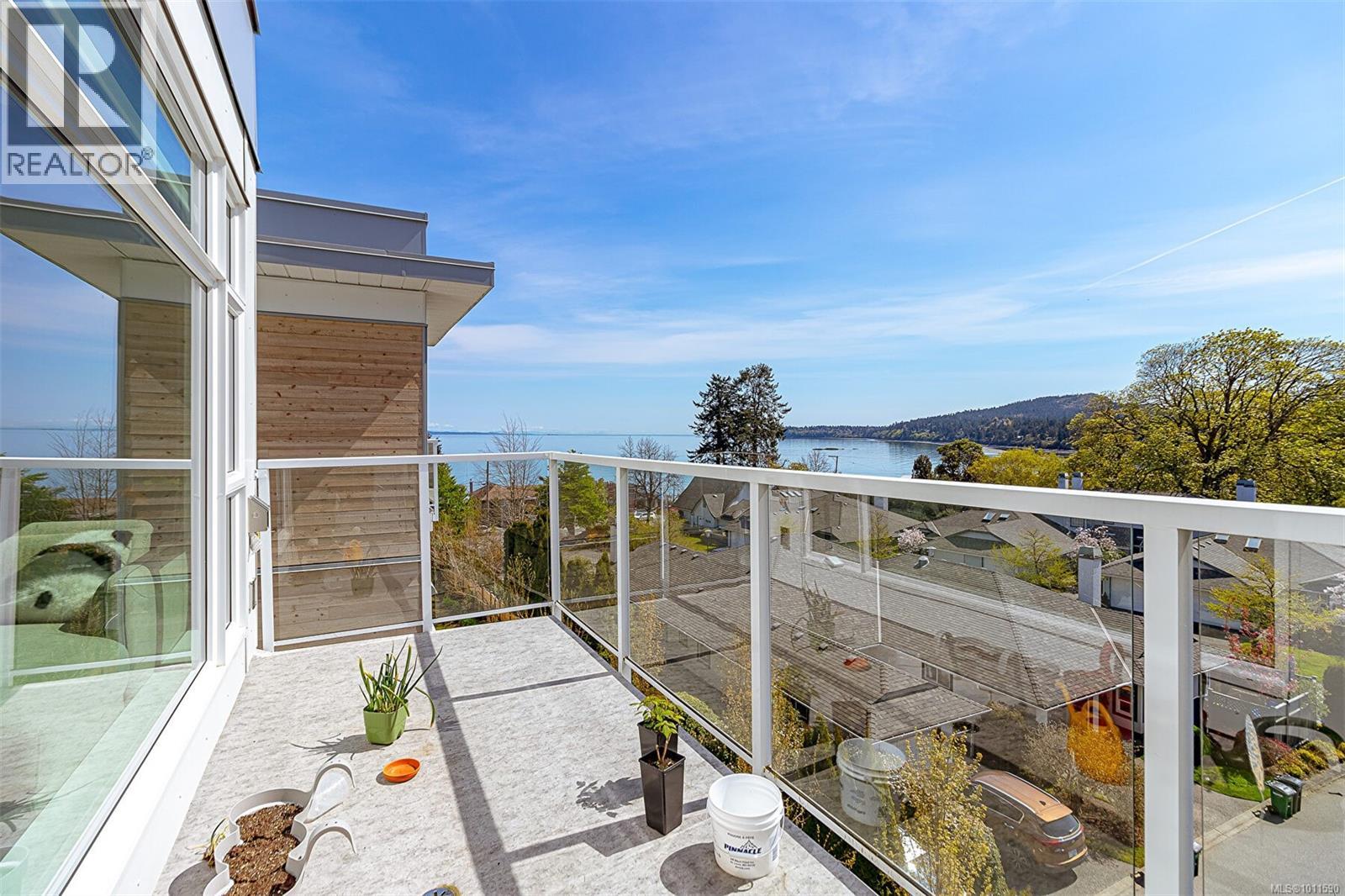 Photo 6 of 406 5118 Cordova Bay Rd, Saanich BC
