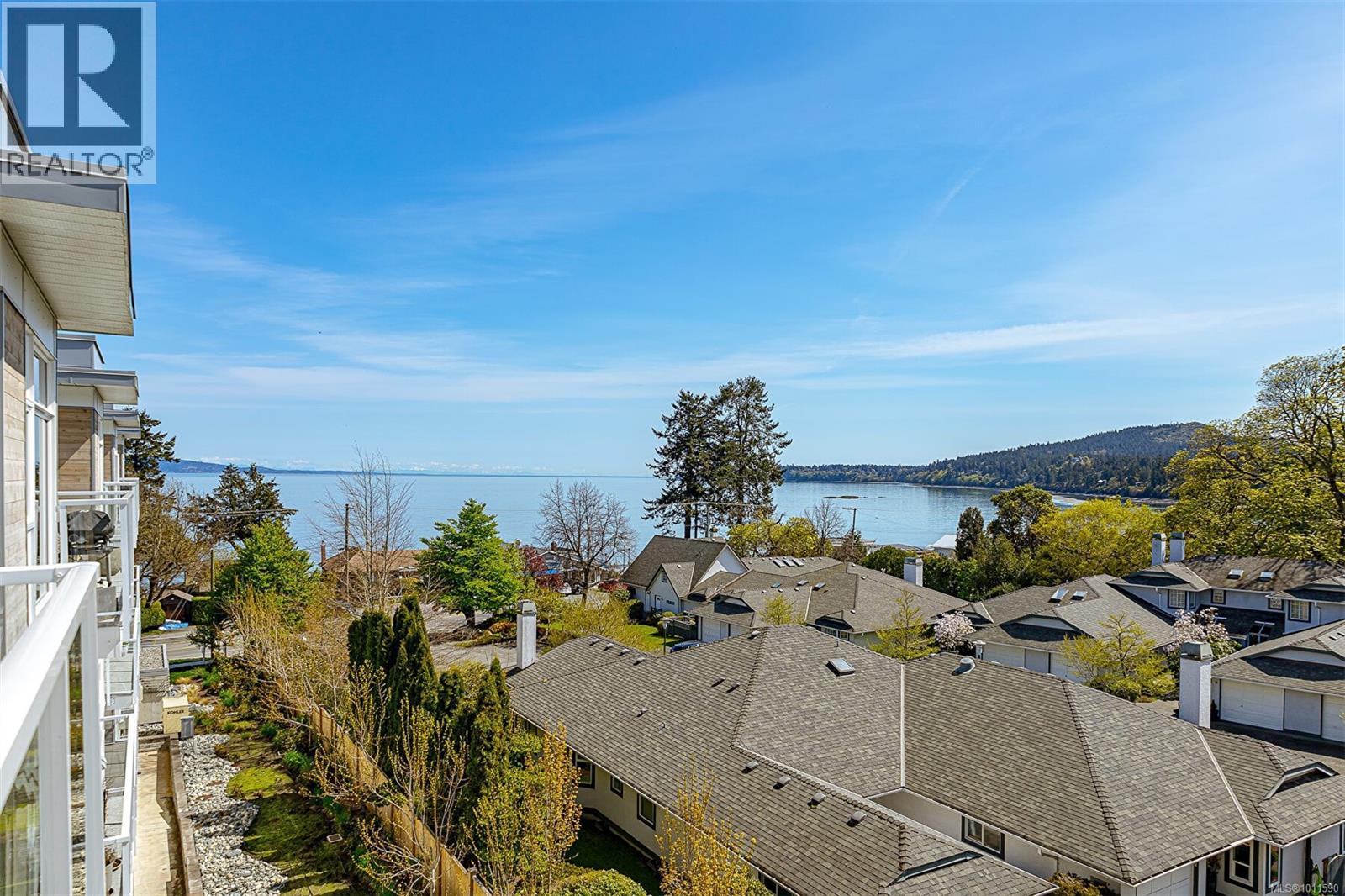 Photo 10 of 406 5118 Cordova Bay Rd, Saanich BC
