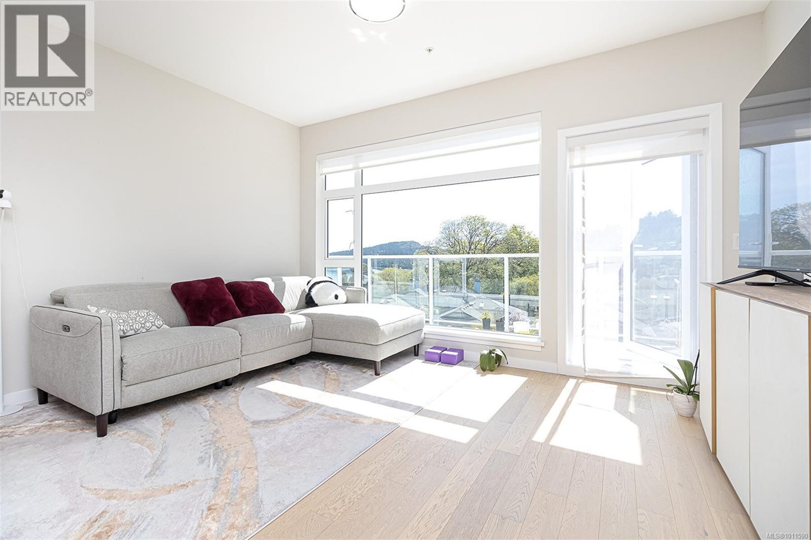 Photo 19 of 406 5118 Cordova Bay Rd, Saanich BC