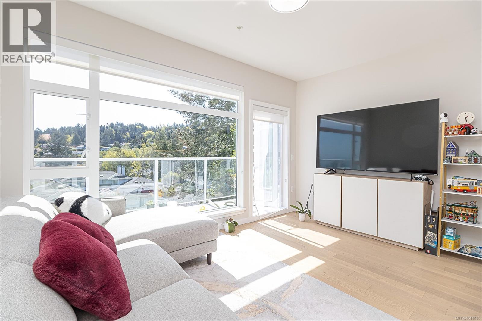Photo 27 of 406 5118 Cordova Bay Rd, Saanich BC