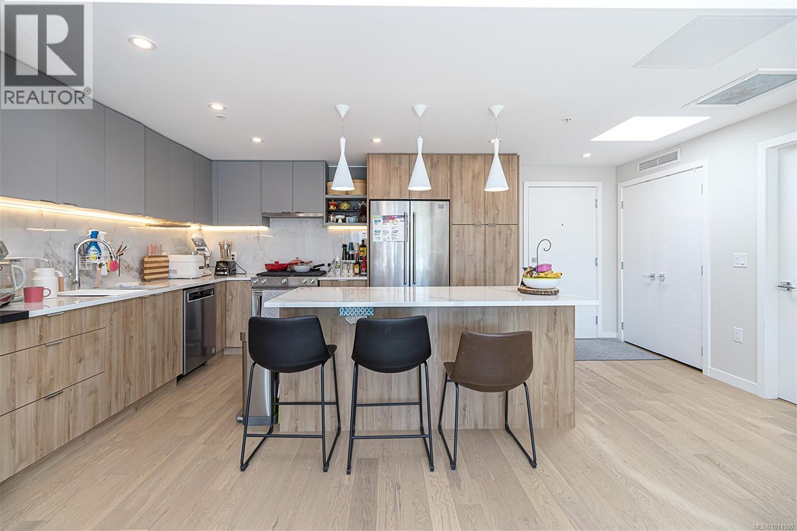 Photo 15 of 406 5118 Cordova Bay Rd, Saanich BC