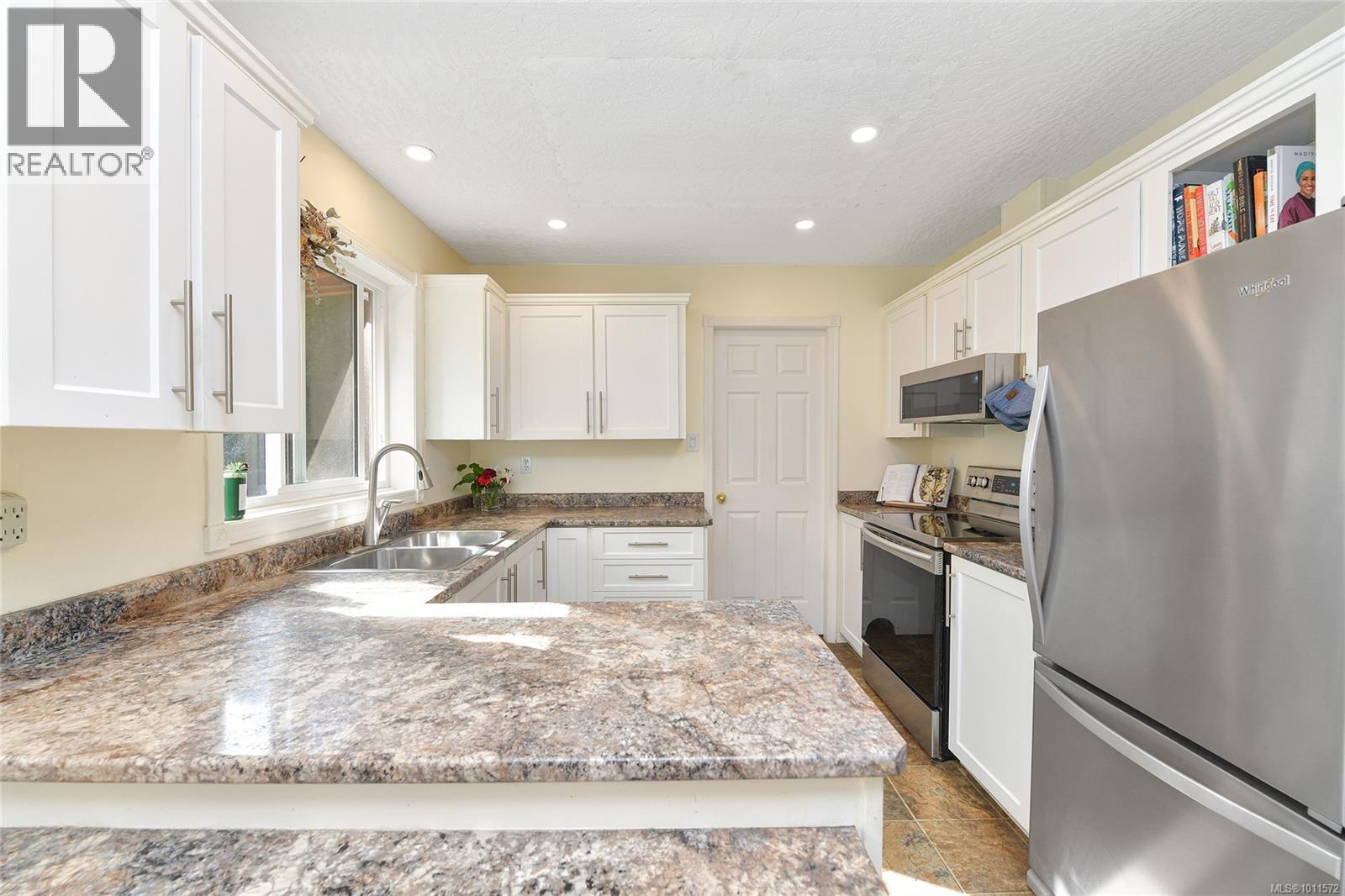 Photo 10 of 1752 Kalmar Rd, Shawnigan Lake BC